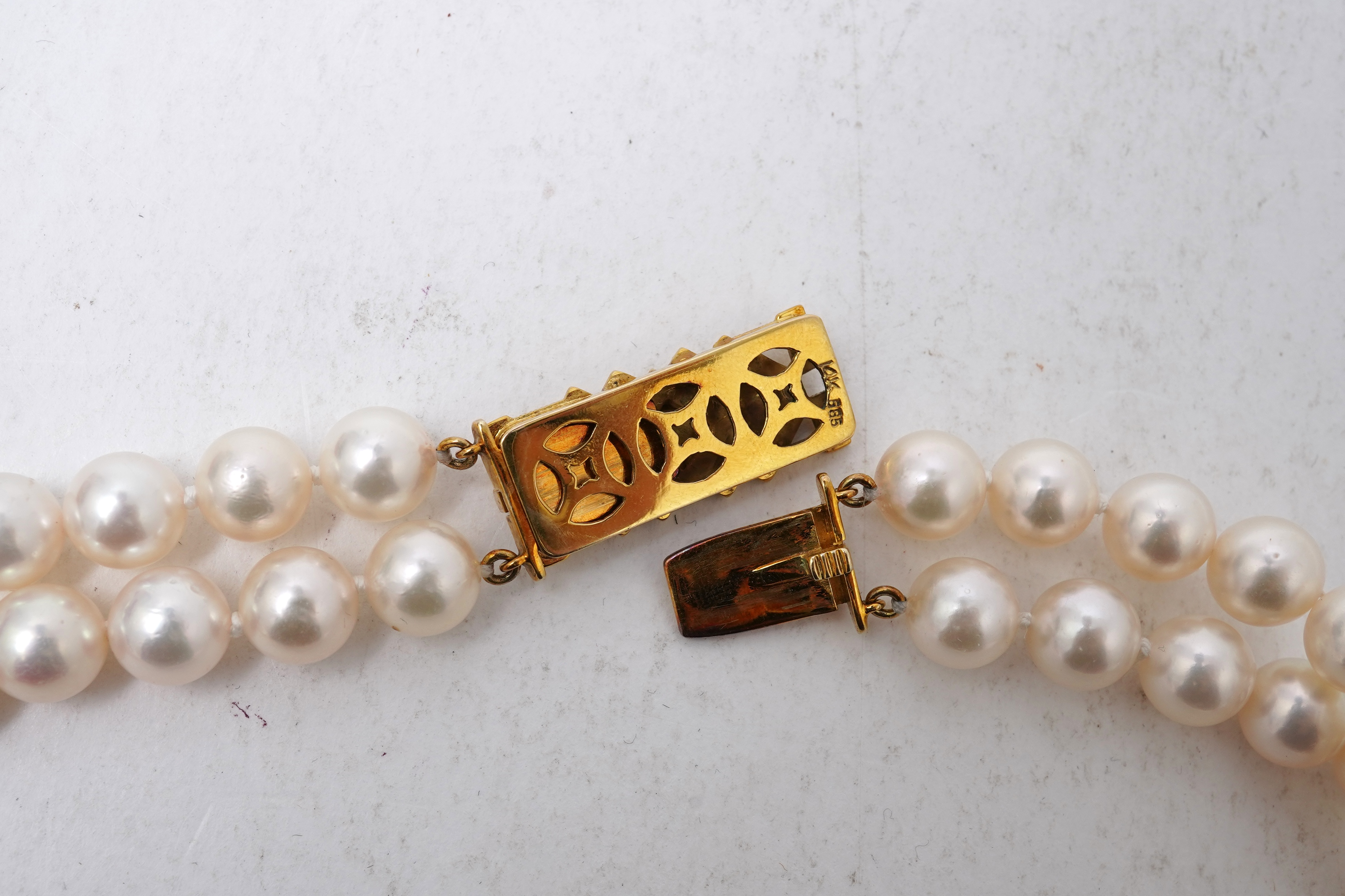 A double strand cultured pearl necklace